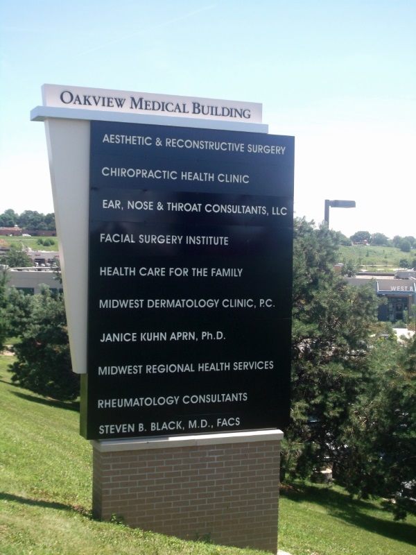 Non-illuminated, double-face Oakview Medical Building monument sign