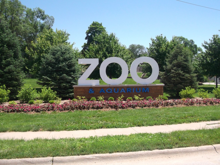 Non-illuminated Zoo & Aquarium monument sign
